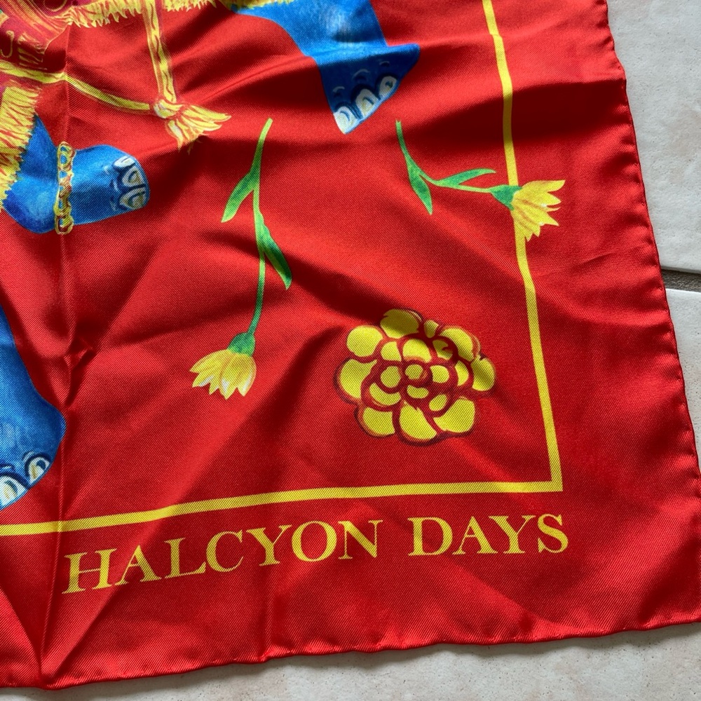 Beautiful Halcyon Days Elephant scarf